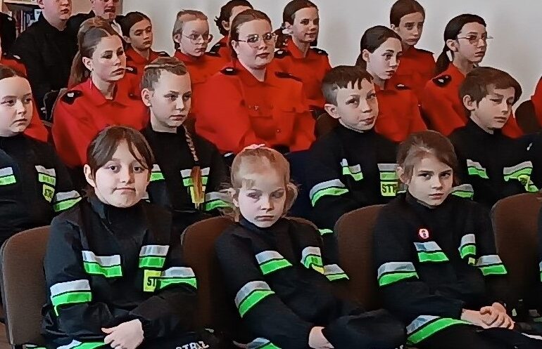 Dziecięca Drużyna Pożarnicza i Młodzieżowa Drużyna Pożarnicza w Ćmińsku
