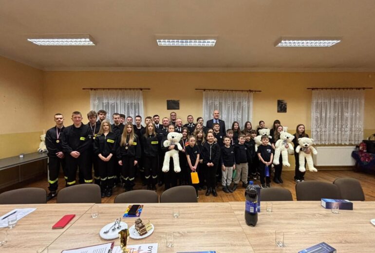 Zdjęcie nr 1 Młodzieżowa Drużyna Pożarnicza w Świątnikach  
